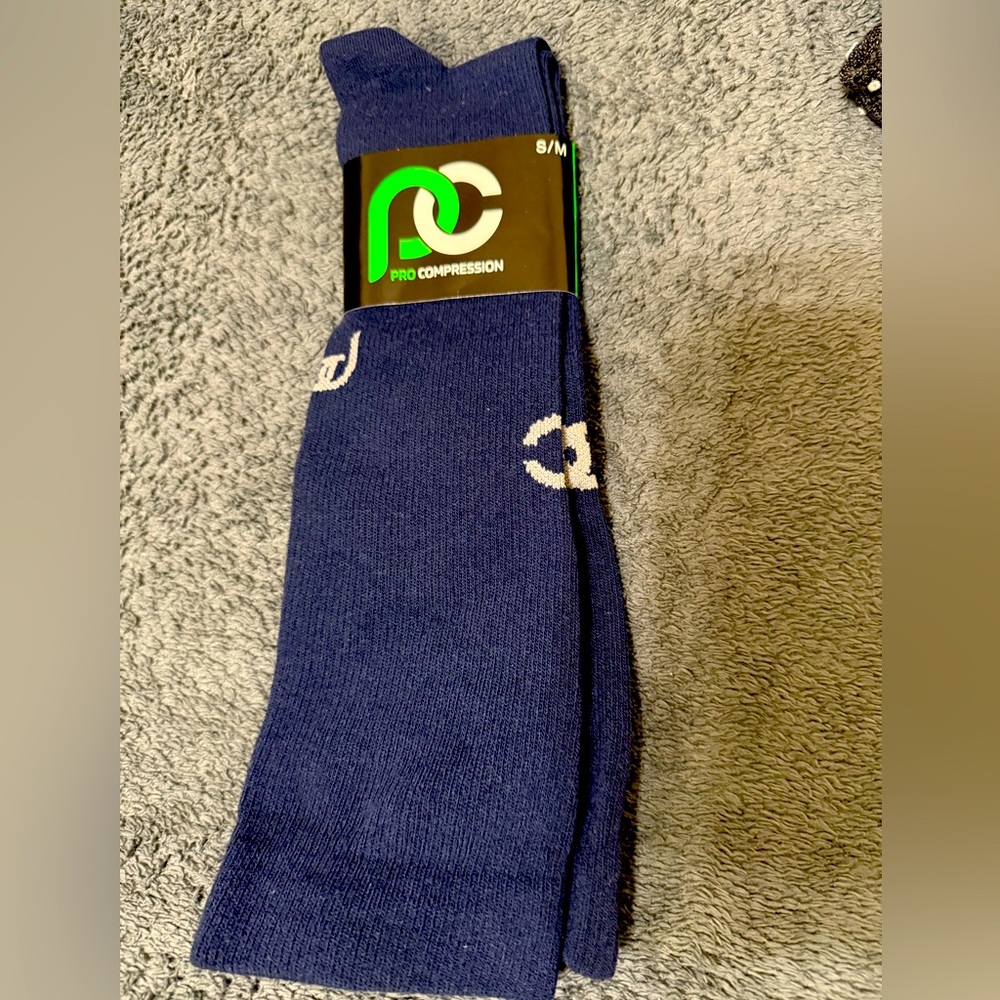 Pro Compression knee socks size s/m nwt